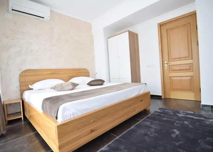 Apart Victor 201 Mamaia